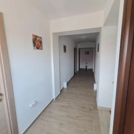 Πανσιόν Yuka Vama Veche